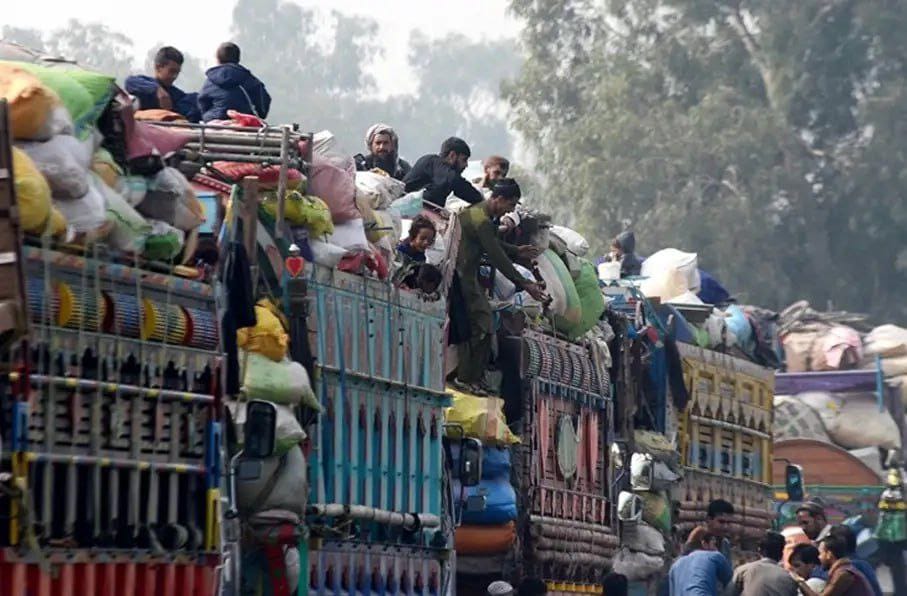 په یوه ورځ کې د ۵۷۰ څخه ډېرو کډوالو کورنیو بېرته افغانستان ته ستنېدنه؛ د فشارونو څپه نوره هم پراخېږي