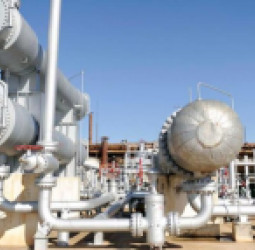 د آمو سیند له ساحې د ۱۰ زره ټنه خام تېلو پلور؛ ارزښت یې تر ۴.۵ میلیونه ډالرو رسېږي