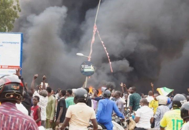 کوتونو، بنین – نړیوالو رسنیو راپور ورکړی په بنین کې د کودتا هڅه ناکامه شوه