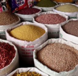 شکایت شهروندان کشور از بلند بودن بهای مواد سوخت و خوراکی