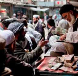 د افغانستان اقتصادي وده روانه ده، خو فقر او بې‌کاري لا هم پر ځای دي