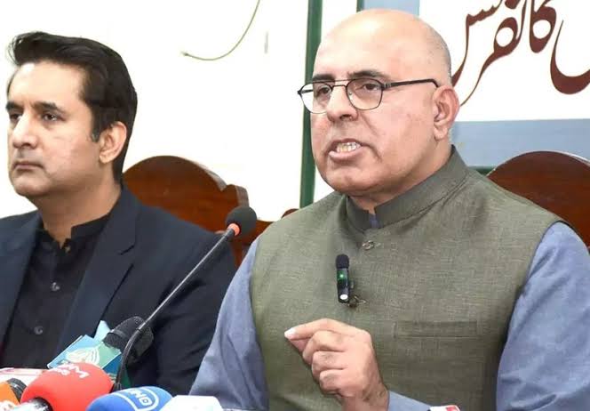 جان اچکزی: مخالفان مسلح حکومت فعلی افغانستان از پاکستان درخواست پهپاد کرده اند