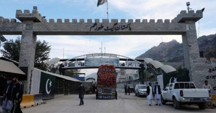 پاکستانۍ ورځپاڼې داون په یوه تازه راپور کې لیکلي چی  د سوداګرۍ ځنډ افغانستان ته څو برابره زیان اړولی