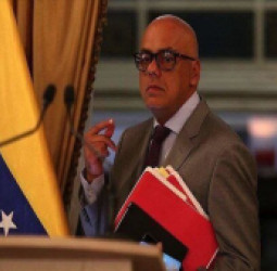 کاراکاس –   ونزوئلا د امریکا د نفت‌کښتیو نیونه «سمندري غلا» وبلله