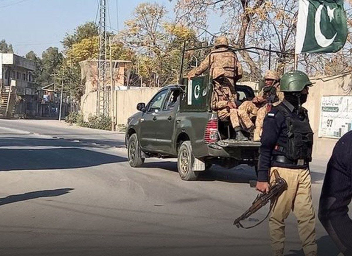 کویټې ته پر لاره پر ملي بس وسله‌ وال بريد؛ ۲۵ مسافر وتښتول شول