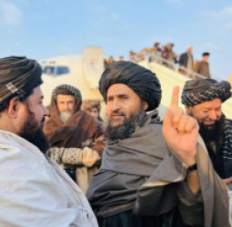 د طالبانو د حکومت اقتصادي مرستیال رئيس‌الوزرا، ملا عبدالغني ملا برادر د سمنګان زلزله‌ځپلو سره د خواخوږۍ او مرستو ژمنه وکړه