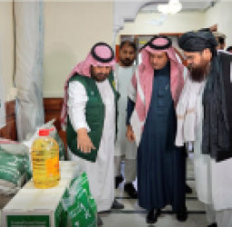 د سعودي عربستان د ملک سلمان خیریه مرکز له لوري د شمال زلزله‌ځپلو لپاره د مرستو سپارل د افغانستان هلال‌احمر