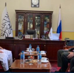 مسکو – د طالبانو سفیر د روسیې له ځانګړي استازي سره د نړیوالو حقوقي او قضایي همکاریو په اړه مفصلې خبرې وکړې