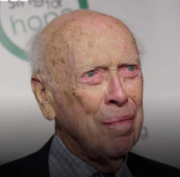 په کشف کې یو مخکښ ساینسپوه جیمز واټسن په ۹۷ کلنۍ کې ومړ DNA د