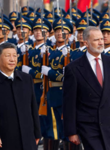 پېکن کې د شي جین‌پینګ له لوري د هسپانیا د پاچا رسمي استقبال؛ د ۹ مهمو هوکړه‌لیکونو لاسلیک