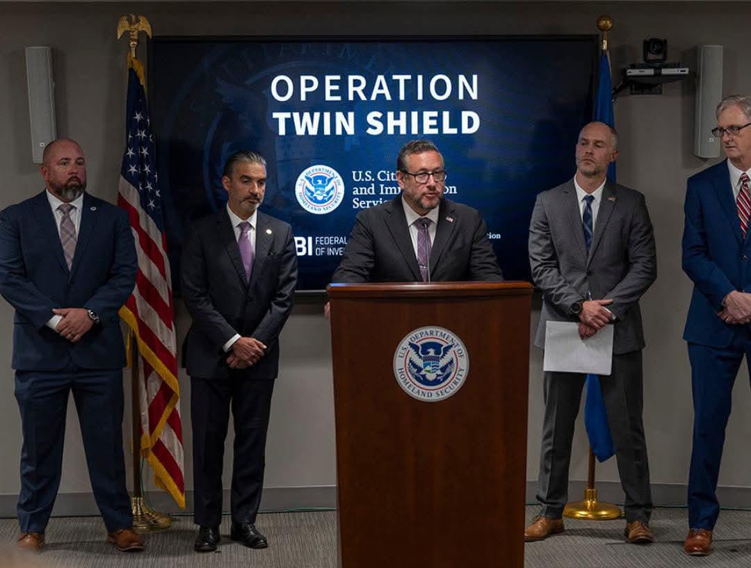 امریکا د اندېښنې وړ هېوادونو د وګړو د ګرین کارټونو سختې بیاکتنې پيل کړې؛ د افغانانو مهاجرتي دوسیې ځنډول شوې