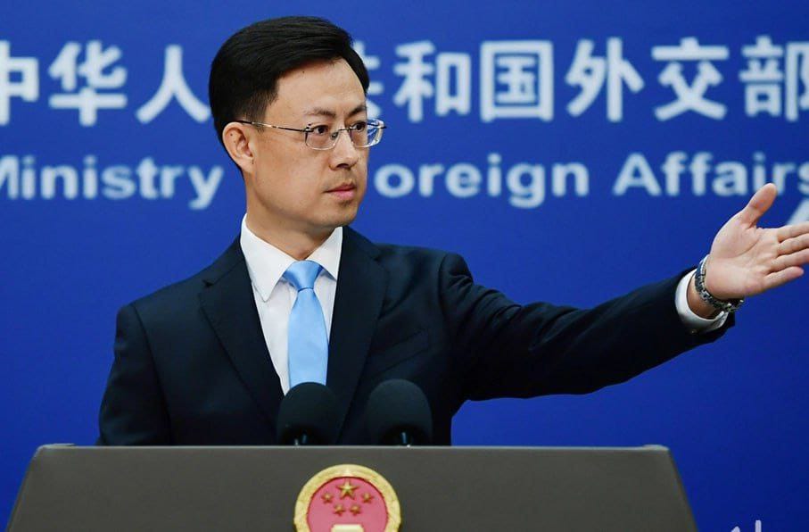 د چین د بهرنیو چارو وزارت ویاند، «ګوئو جیاکون»، ویلي چې بیجینګ د طالبانو او پاکستان ترمنځ د اړیکو د ښه‌والي او د سیمې د سولې او ثبات د ټینګښت ملاتړ کوي