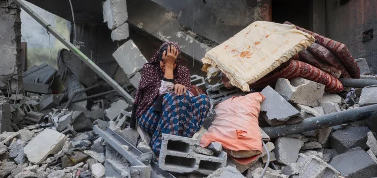 غزه کې د بشري ناورين ژوره څپه؛ لس زره کسان تر ملبې لاندې او مرسته‌رسونه تر سختو بندیزونو لاندې