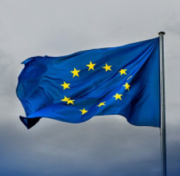 د اروپايي اتحادیې پیغام د نړېوال د علم په ورځ؛ “په افغانستان کې زده‌کړې د سولې، پرمختګ او روښانه راتلونکې بنسټ دی