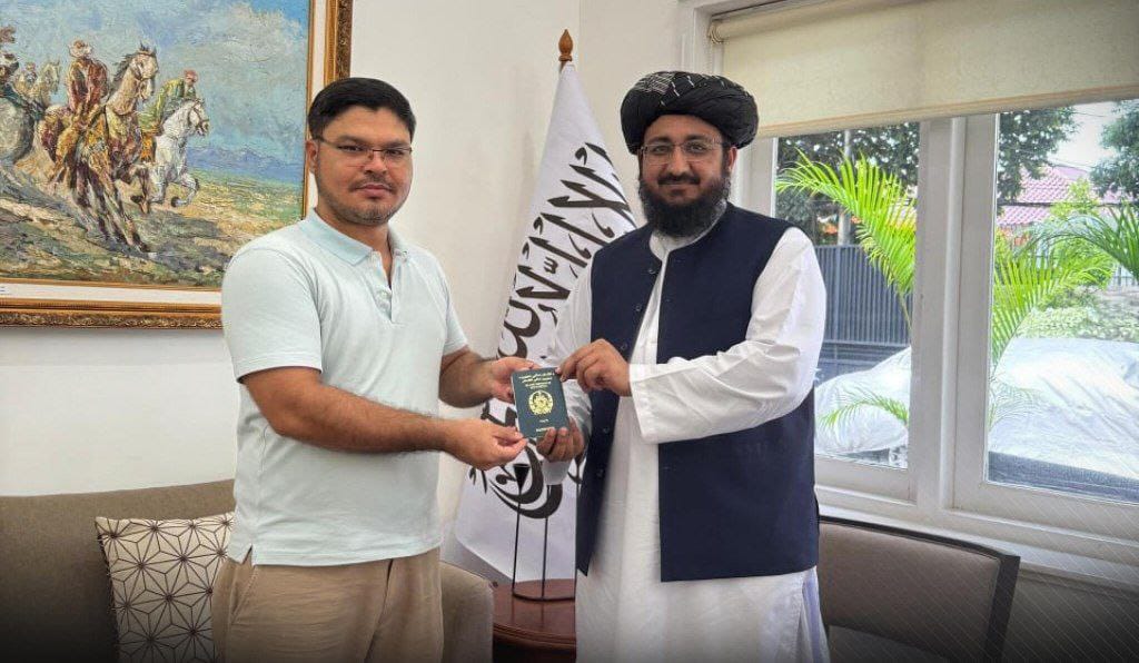 د طالبانو سفارت په جاکارتا کې د نوو پاسپورتونو د چاپ او وېش لړۍ پیل کړې