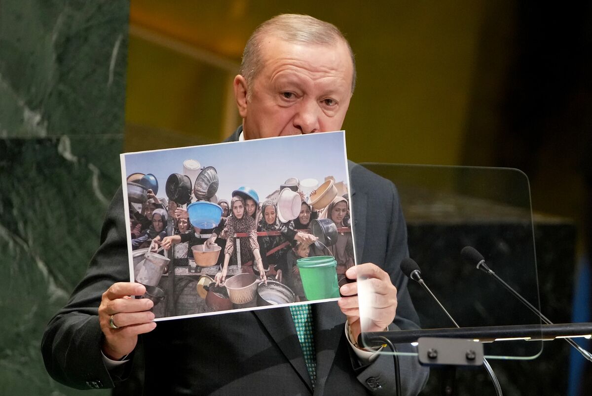اردغان: رژیم اسرائیل با حملات خود صلح منطقه و جهان را تهدید میکند