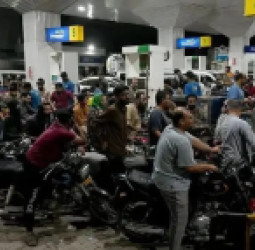 پاکستان حکومت د تېلو بیې لوړې کړې؛ د منځني ختیځ جګړه او نړیوال بازارونه د لامل په توګه یاد شوي