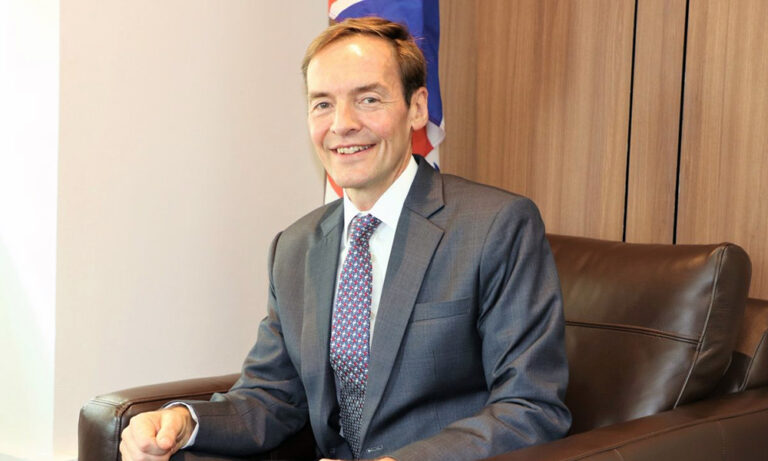 د سولې یوازینۍ لاره: بریتانیا د افغانستان او پاکستان د خبرو ملاتړ کوي