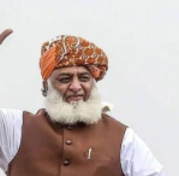فضل الرحمن: پاکستان په افغانستان کې د امریکا پخوانۍ تګلاره تعقیبوي
