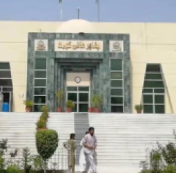 پېښور :  سترې محکمې د افغان مېرمنې د اېستلو مخه ونیوله؛ د تابعیت ورکولو امر