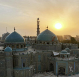 مزارشریف: ایټالیا او یونسکو د مزارشریف د روضې جومات د بیارغونې بېړنۍ پروژه پیل کړه