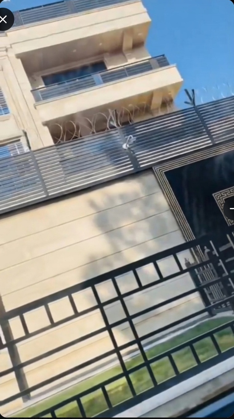 په داسې حال کې چې ملت له اقتصادي فشارونو کړېږي؛ طالب مشران د سل زره افغانیو کرايې او قیمتي ماڼیو خاوندان کېږي