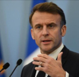 پاریس – د فرانسې ولسمشر امانوئل  مکرون د اروپا د مالي خپلواکۍ لپاره غږ پورته کړ؛ د ډالر پر حاکمیت د بیاکتنې غوښتنه کړی ده