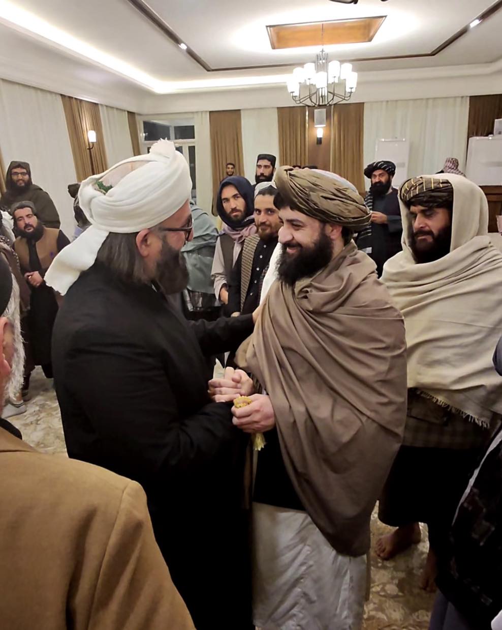 د ابوبکرمجددي کابل ته راتګ؛ د خاموش تفاهم یوه نښه که یو سمبولیک حضور؟