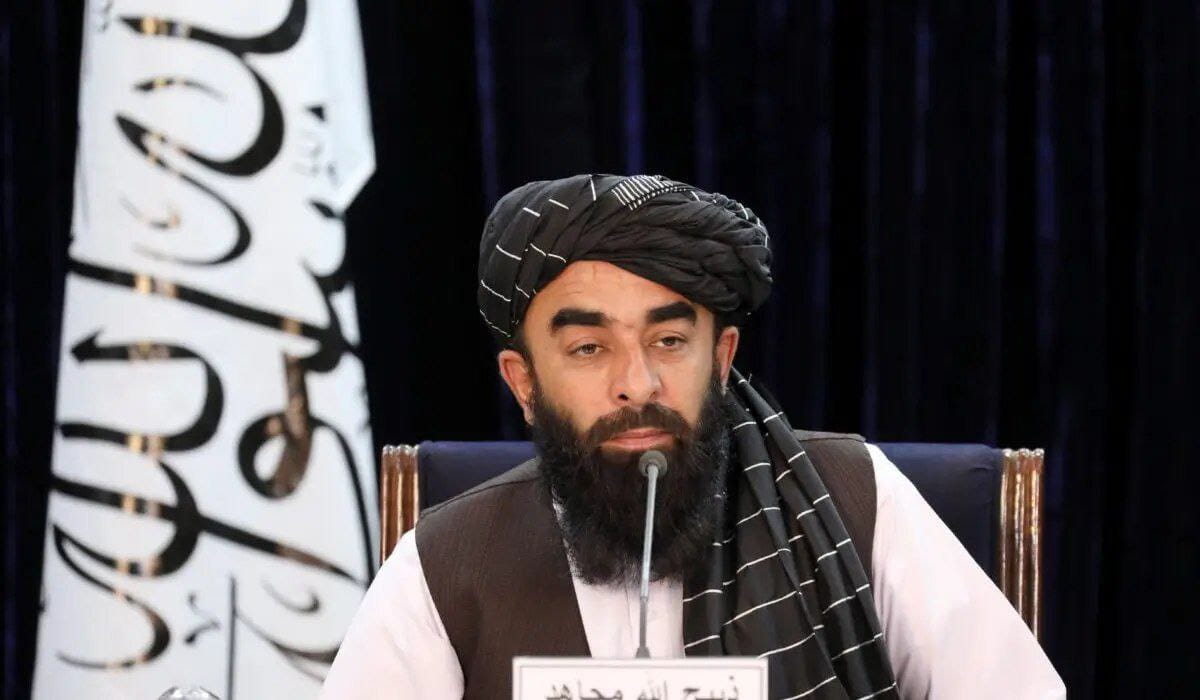 کابل – د طالبانو د ادارې ویاند :  ذبیح‌ الله مجاهد: لوېدیځ لا هم د جګړې له پخوانیو سیاستونو نه دی وتلی