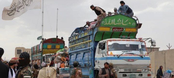 پاکستان او ایران څخه د افغان کډوالو ایستل؛ په یوه ورځ کې تر ۳ زره ډېر کسان افغانستان ته راستانه شول