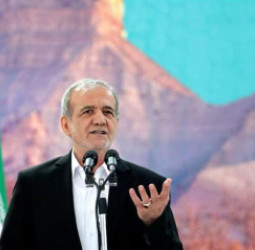 پزشکیان د اسلامي هېوادونو پر یووالي او فعالې ډیپلوماسۍ ټینګار وکړ؛ تهران واشنګټن ته د پاروونکو کړنو خبرداری ورکړ