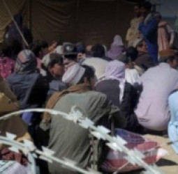 له پاکستاني زندانونو د ۹۲ افغان کډوالو خوشې کېدل