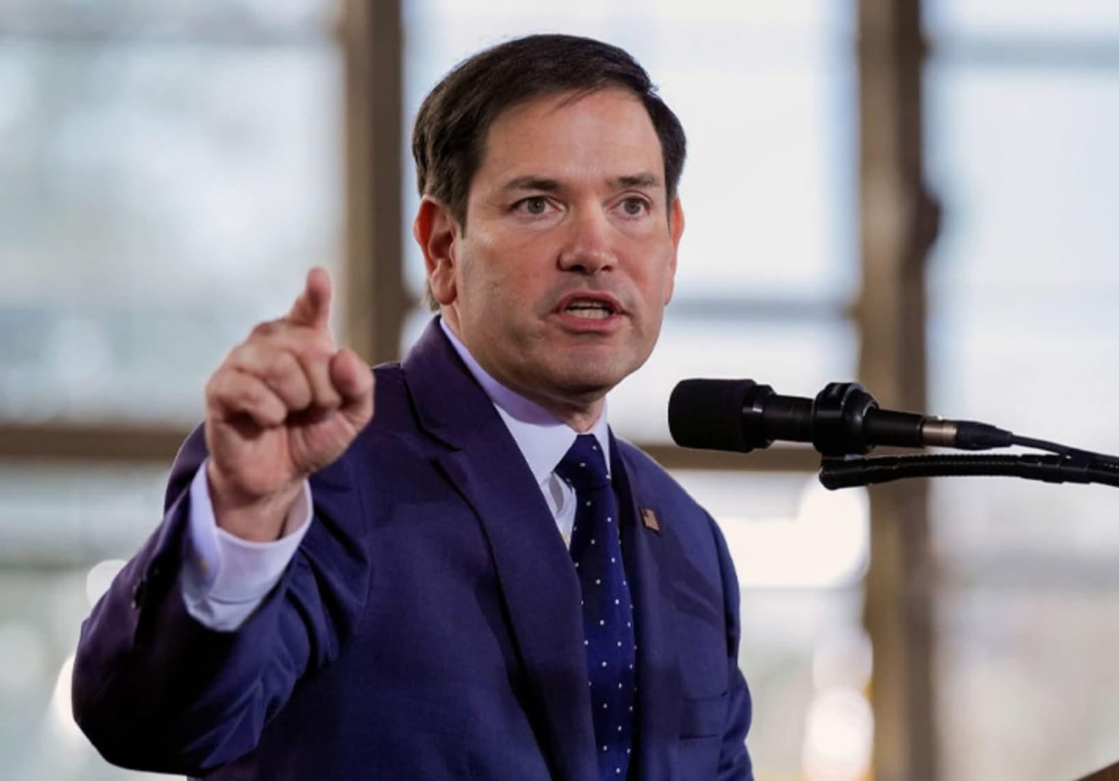 واشنګټن عراق ته خبرداری ورکړی؛ د نوري المالیکي د بیا راګرځېدو اوازې سیاسي فضا تاوده کړې