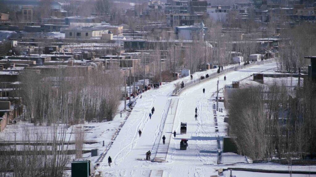 په افغانستان کې د سختو واورو او بارانونو قربانیان ۶۱ کسانو ته ورسېدل؛ سلګونه کورنۍ بېړنیو مرستو ته اړتیا لري