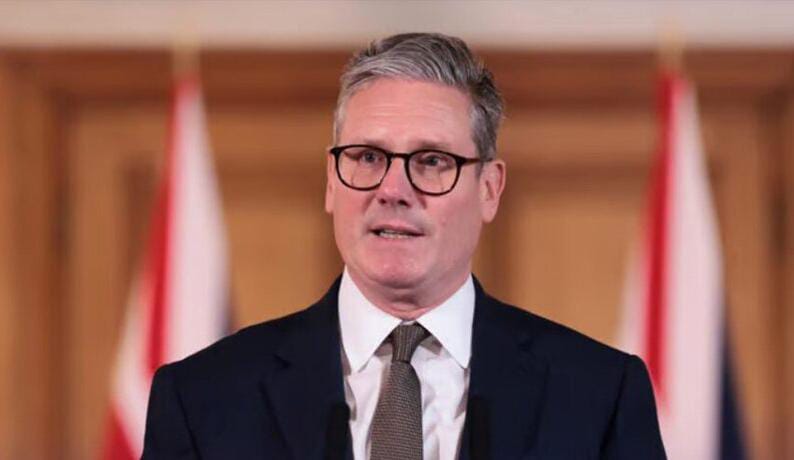 لندن : ریتانیا صدراعظم: له امریکا سره اړیکې حیاتي دي، خو پر متحدانو تعرفې «سترې تېروتنې» دي