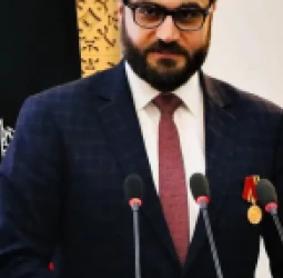 لائل آدامز پس ازسالها همراهی از حمدالله محب جدا شده است