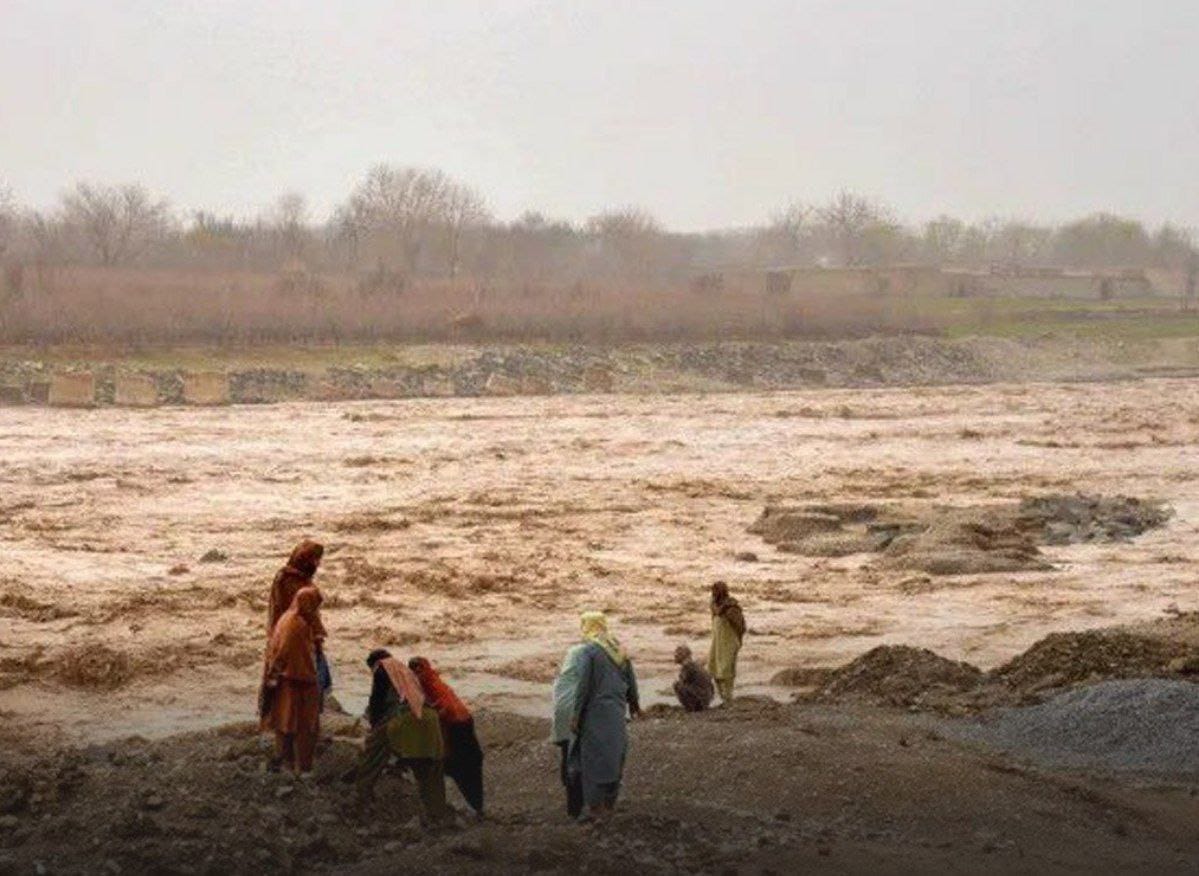 په افغانستان کې د سختو اورښتونو او واورو له امله ۱۷ کسان مړه شوي؛ په یو شمېر ولایتونو کې سېلابونه راوتلي
