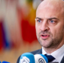 د فرانسې توندې نیوکې پر ایران؛ د معترضینو ځپل د معاصر تاریخ بې‌ساری اقدام بلل شوی