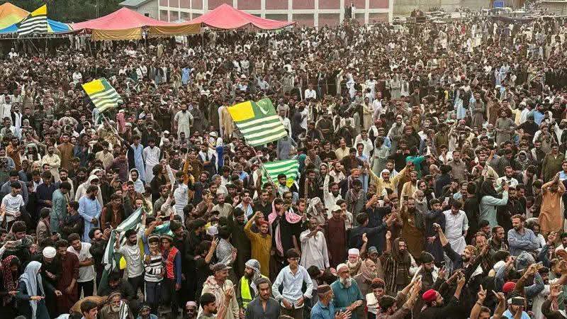کشمير: راولاکوټ بیا د وینو ډګر شو؛ د پاکستاني ځواکونو په تازه ډزو ۱۴ ازادي غوښتونکي لاریونوال وژل شوي