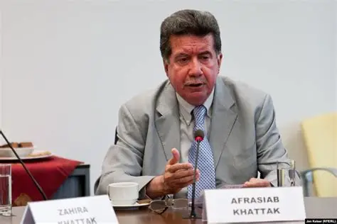 افراسیاب خټک: د جګړه‌ییزو ډلو د روزنې پخوانۍ تجربه اوس د افغانستان په اړه مطرح کېږي