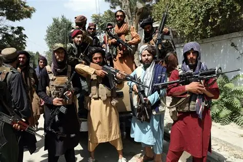 د کندهار اوسېدونکي: په شخصي لباس کې د وسله‌والو ګرځېدل ستونزې زیاتې کړې دي