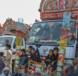 نږدې پنځه سوه کډوالې کورنۍ پرون هېواد ته راستانه شوې