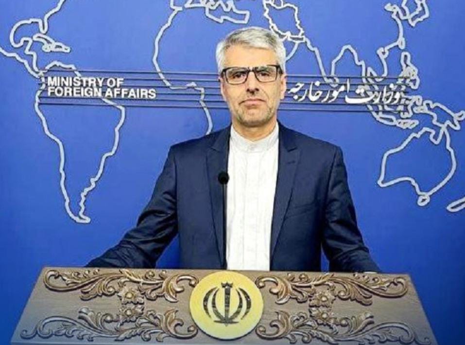 تهران: له واشنګټن سره د منځګړو له لارې اړیکې روانې دي، خو د ملي حاکمیت دفاع زموږ سره کرښه ده