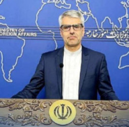 تهران: له واشنګټن سره د منځګړو له لارې اړیکې روانې دي، خو د ملي حاکمیت دفاع زموږ سره کرښه ده
