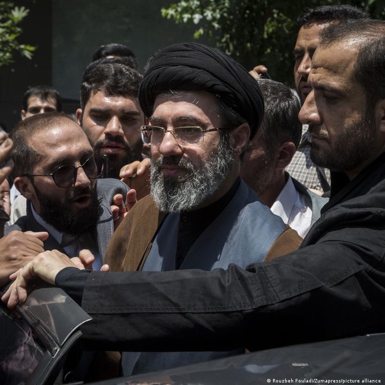 د ایران نوی مشر: مجتبی خامنه‌ای څوک دی؟