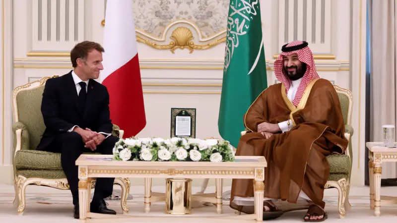 سعودي عربستان: د فرانسې ولسمشر سعودي ته تللی، د حوثیانو د بریدونو پر وړاندې یې د ملاتړ ډاډ ورکړی