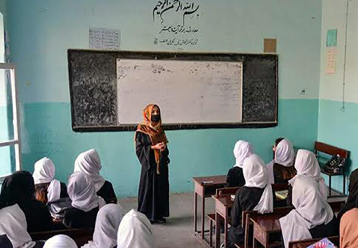 اروپايي ټولنه :  په افغانستان کې د نجونو او ښځو پر محدودیتونو نیوکه کړې