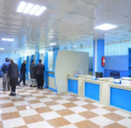 افغانستان بانک: د روان کال تر پایه به له بانکي حسابونو د پیسو ایستلو محدودیتونه ختم شي