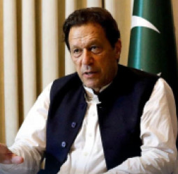بوریس جانسون: عمران خان په کوچنۍ خونه کې ساتل کېږي