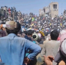 افغانان د اقتصادي ستونزو او ورځنیو فشارونو له امله د هېواد پرېښودو ته اړ کېږي